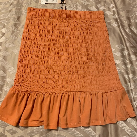 BCBG smocked mini skirt 🔥 - Picture 7 of 13